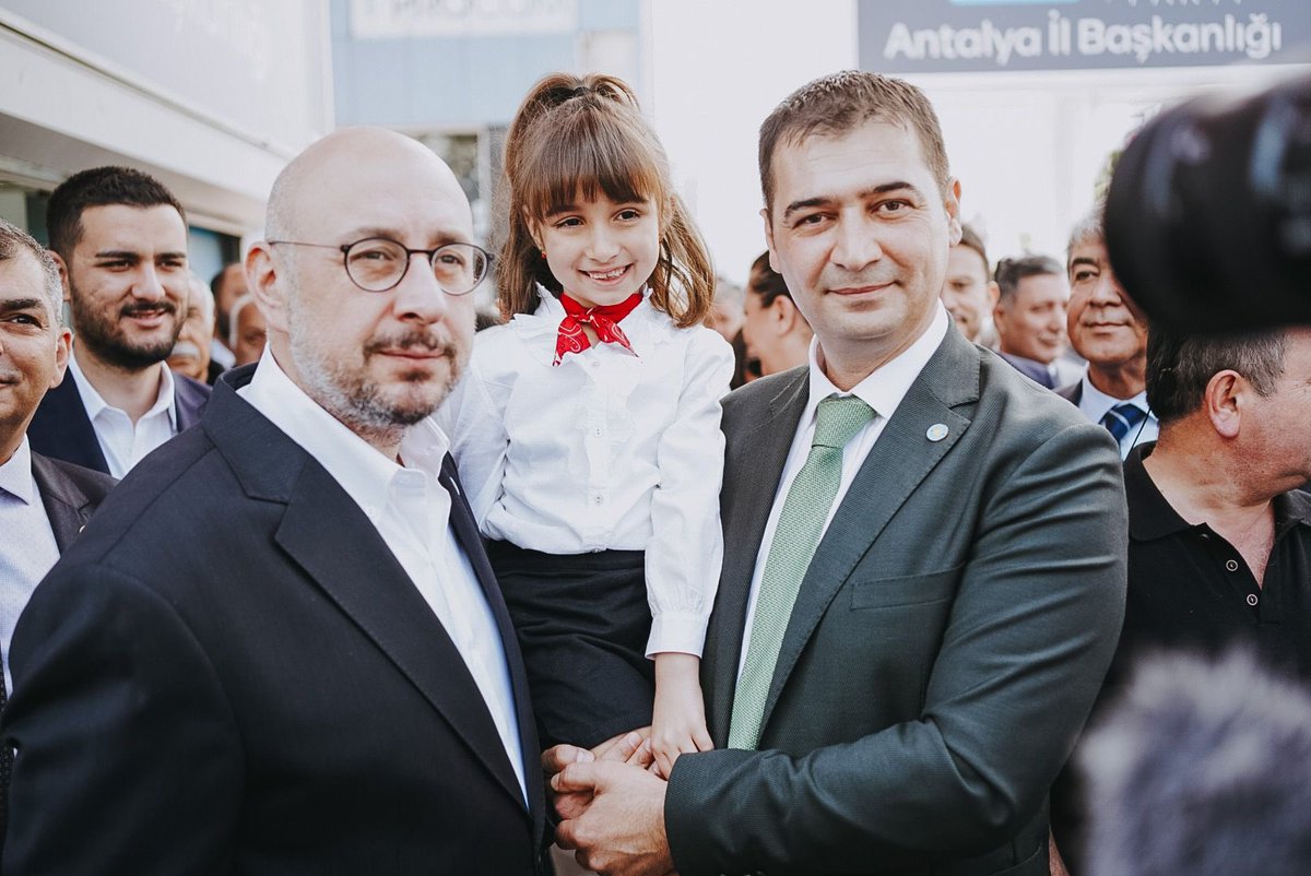 UGUR__POYRAZ's tweet photo. Bugün, @antalyaiyiparti ‘de İYİ Parti Ailemiz ile bayramlaştık. Güneşimiz; çocuklarımızın cesur ve İYİ kalplerinden doğacak. Kalemiz kuvvetli, hep birlikte #AntalyaTarihYazacak #AzKaldı https://t.co/Pb5c3xKwH6