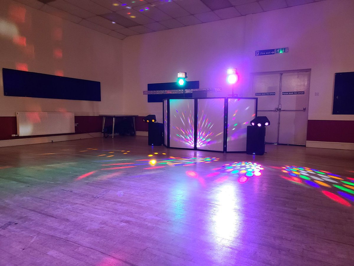 Lottie is 7 today!!!🥳
Lots of song requests and party games.
Short recess for food and more games!

#partygames #kidsparty #minidisco #childrensparty #7birthday #Shropshiredj #lights #Oswestrydj