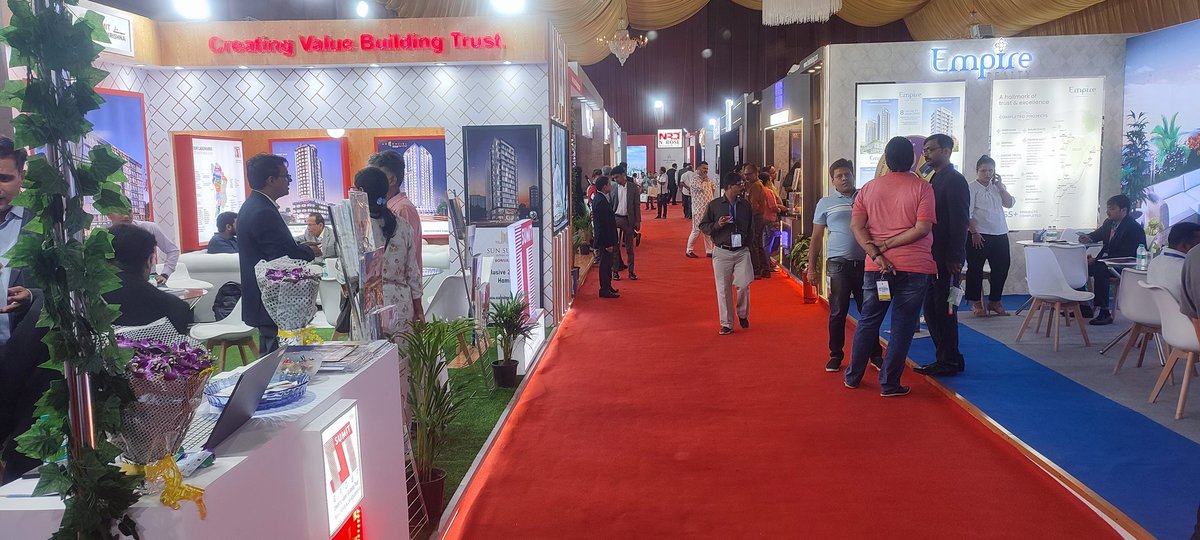 VishalBhargava5's tweet photo. Visited the BDA Real Estate expo today. Observations
1) Quality of stalls has upgraded sharply
2) Limited turnout among buyers
3) Builders with track record are steady. For everyone else, projects are being treated as a commodity
4) Deep crack in early U/C demand https://t.co/nIjmnYRLnQ