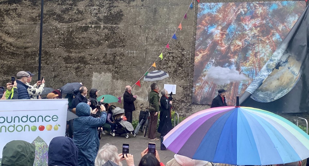 Great new image at the W4th #Plinth being unveiled by Dame Sian Phillips. <a href="/AbundanceLondon/">Abundance London</a> <a href="/kareninagarden/">Karen Liebreich</a>