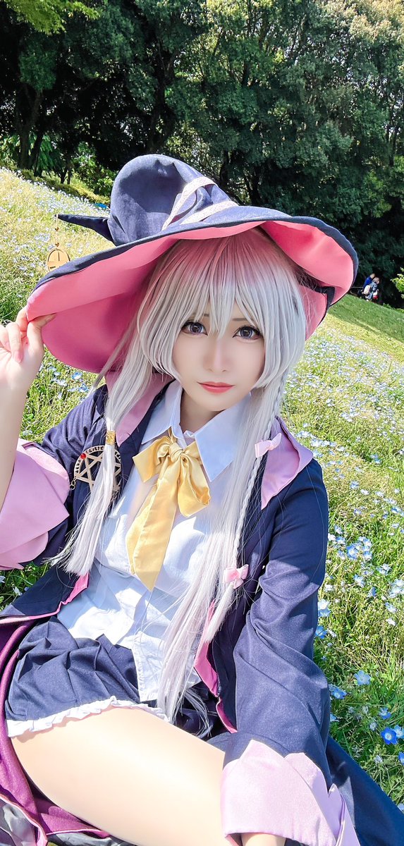 今日の遅報！
.
魔女の旅々 イレイナ Cosplay
.
公園にいた男の子(小学校低学年?)が「なんのアニメですか？」って尋ねてくれて後からその子のご家族とも楽しくお話しできてほっこりしちゃった🥹🤍.*･ﾟ
少年！魔女の旅々はいいぞ！！
.
#魔女の旅々はいいぞ
#cosplay   #コスプレ