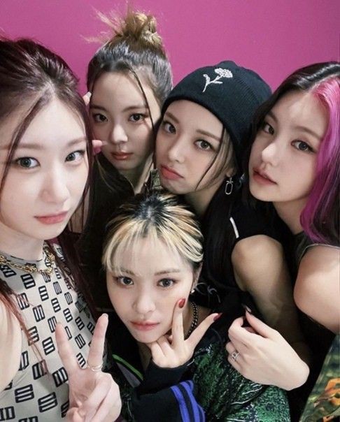 lime_lalsy's tweet photo. #ProtectITZY @ITZYofficial @jypnation 
We would like to ask JYPE to take serious actions regarding this matter and have ITZY security to increase we would not want something to happen for them and their privacy to keep on being invaded by anyone. https://t.co/eLXGZV57iw