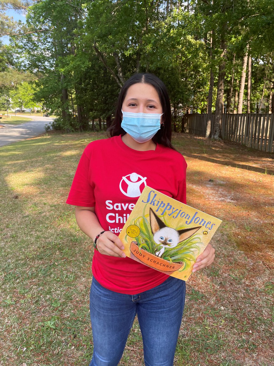 SCActionNetwork's tweet photo. #WorldBookDay reminds us of that time our student advocates in South Carolina collected more than 1,200 books to donate to the local community 📚 

We love being able to get more children access to books and literature 💛 https://t.co/PAfwxWOO7n