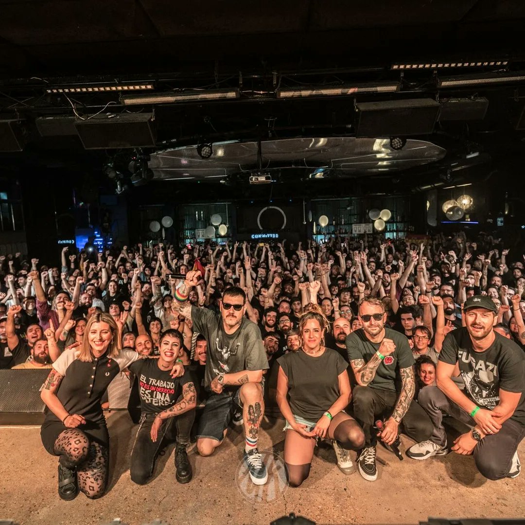 chikosdelmaiz's tweet photo. GRACIAS ❤️

Se acabó... Tres meses, 17 ciudades, 13 sold outs, cientos de recuerdos y un montón de gente allá donde hemos ido.

El #YesFutureTour en salas llegó a su fin.

Esta semana os vamos contando, que traemos un montón de novedades 😉 https://t.co/2JhLTJEzjm