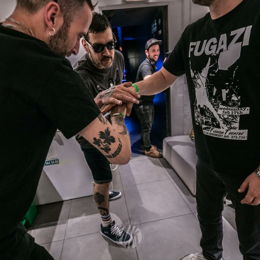 chikosdelmaiz's tweet photo. GRACIAS ❤️

Se acabó... Tres meses, 17 ciudades, 13 sold outs, cientos de recuerdos y un montón de gente allá donde hemos ido.

El #YesFutureTour en salas llegó a su fin.

Esta semana os vamos contando, que traemos un montón de novedades 😉 https://t.co/2JhLTJEzjm
