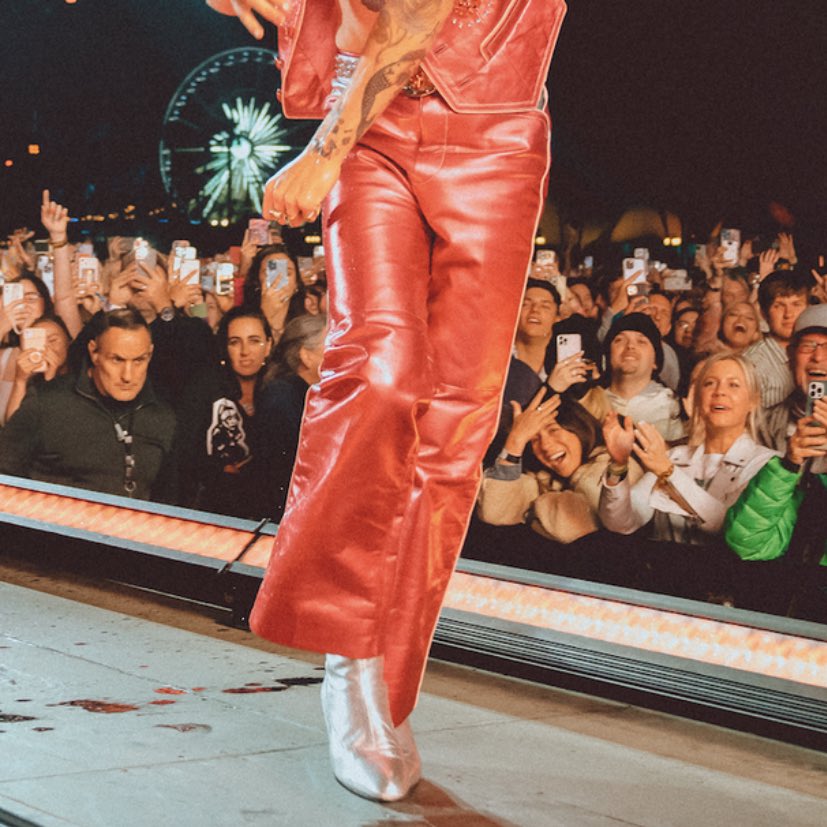 Throwback to when Harry Styles performed at Coachella last year. 🎡