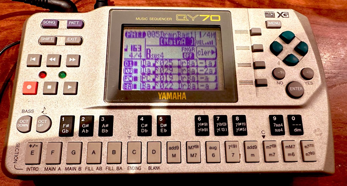 YK_YK_YK_YK81's tweet photo. Legacy from my room vol.1
YAMAHA QY70
ゲームボーイ風な見た目が好きだった。
電源は入ったものの、一部Padが機能せず😢
当時打ち込んだパターンは消えていたが、
デフォルトで入っているシーケンスパターンを聴いているだけで十分面白いかも🤣
#YAMAHA
#QY
#90年代
#ジャンク https://t.co/lYBm6uH8i9