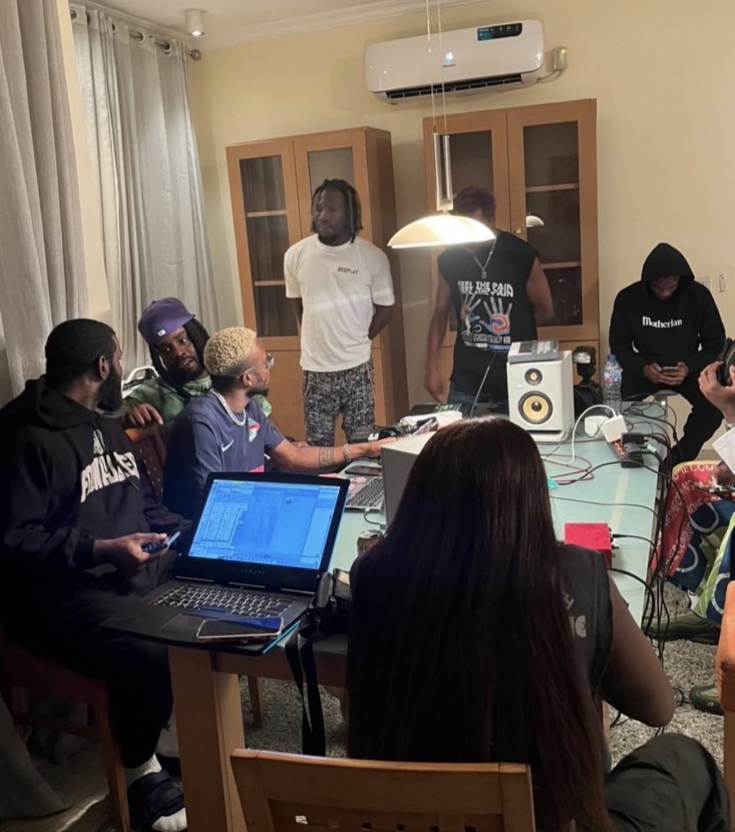 hiphopcabin's tweet photo. .@Odumodublvck_, @reeplaysumtin &amp; @Wale in the studio. 👨🏾‍🍳 https://t.co/SpjQ1Dz0Wc