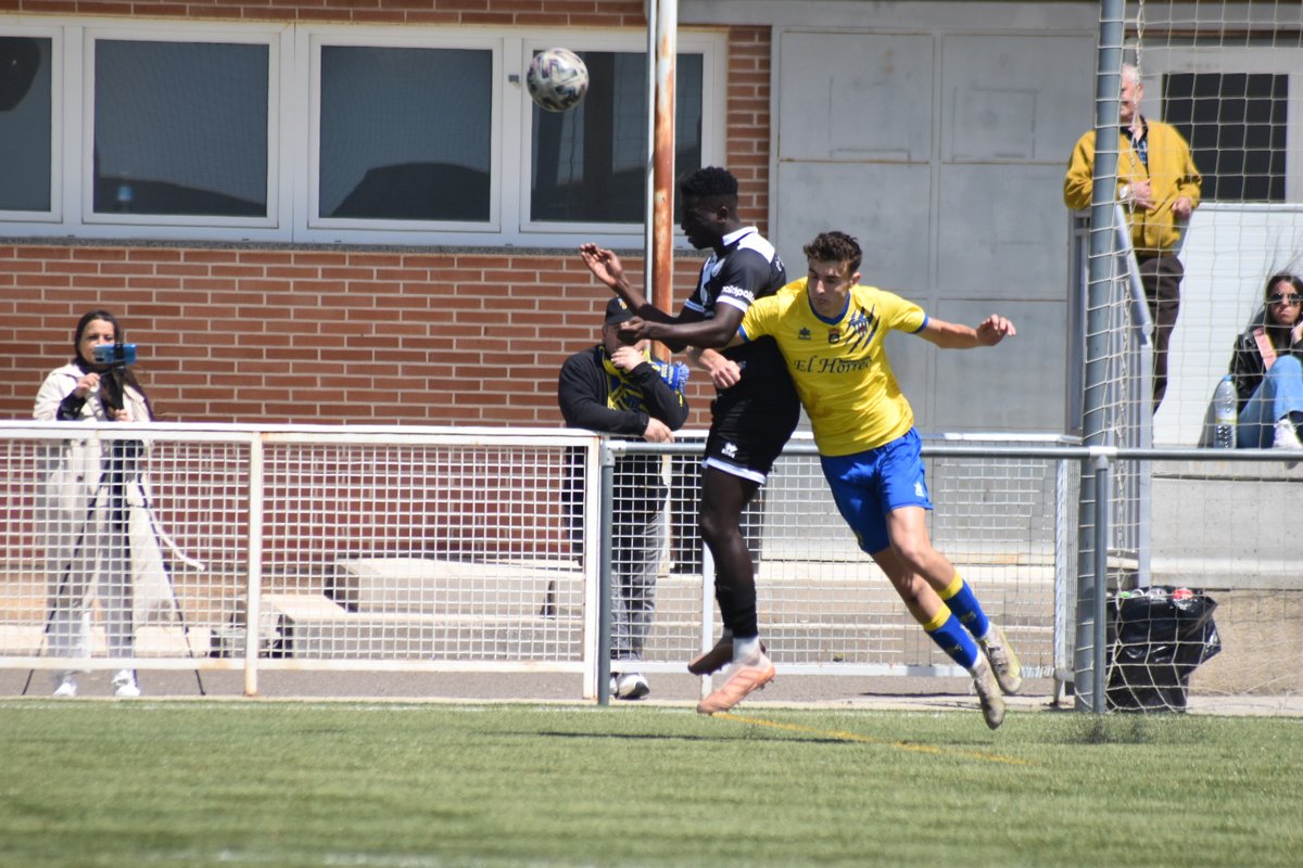 USCFbase's tweet photo. 🏁 Final:

Se intentó hasta el pitido final pero no pudo ser. Derrota que nos aleja de los play off.

1️⃣/ @UnionistasCF B
🆚
3️⃣/ @AtlMansilles

#UnionistasBMansilles 
#ConstruyendoUSCF 🏗️ https://t.co/kQ2RoetmZD