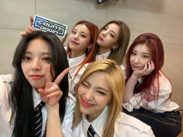 lime_lalsy's tweet photo. #ProtectITZY @ITZYofficial @jypnation 
We would like to ask JYPE to take serious actions regarding this matter and have ITZY security to increase we would not want something to happen for them and their privacy to keep on being invaded by anyone. https://t.co/GMBfgmofEj