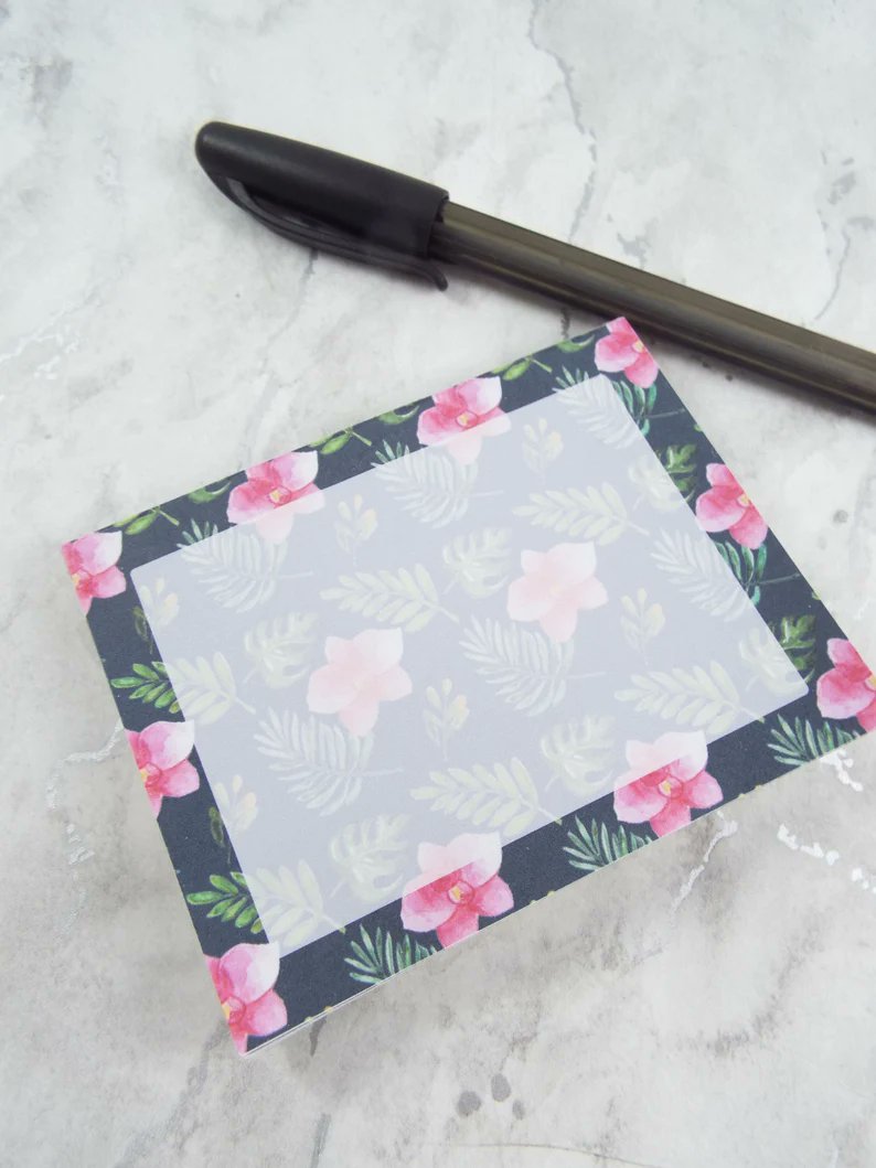 ByVhari's tweet photo. Tropical days will be with us soon enough. Until then, there's always this little tear off note pad.
See the details here:
https://t.co/GUs81vXDFW
#Ad #Etsy #NotePad #MemoPad #TearOff #Nature #ShopIndie #UKCraftersHour #HandmadeHour https://t.co/UAZdmOO8eT