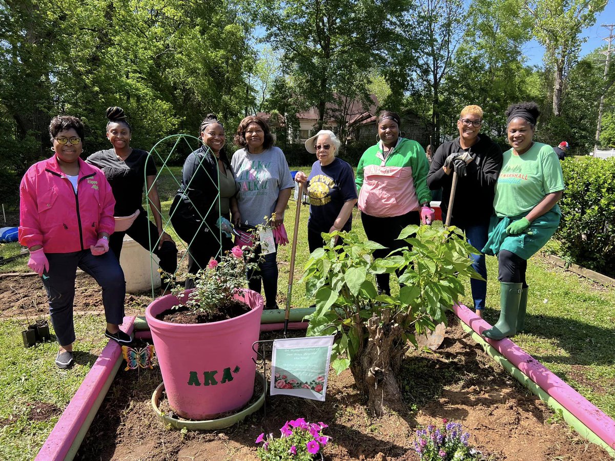 NuOmegaMarshall's tweet photo. Yesterday we enhanced our environment by celebrating Earth Day with Phi Chapter in partnership with Keep Marshall Beautiful. We also built our economic wealth and strengthened our sisterhood by having a spa day. #AKA1908 #NuOmega https://t.co/yiPyP1z7BI