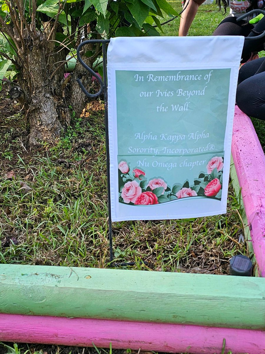 NuOmegaMarshall's tweet photo. Yesterday we enhanced our environment by celebrating Earth Day with Phi Chapter in partnership with Keep Marshall Beautiful. We also built our economic wealth and strengthened our sisterhood by having a spa day. #AKA1908 #NuOmega https://t.co/yiPyP1z7BI