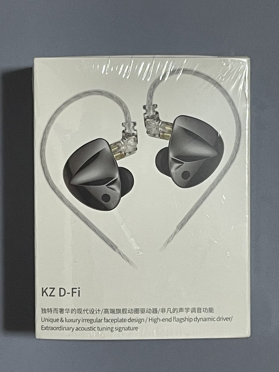 ichi971's tweet photo. 着弾！
KZ Ꭰ-Fi届きました
とりあえず開封と写真のみです
今、音楽鳴らしっぱなしで慣らし運転中です
ちょっと聞いた感じはとってもバランスが良くてかなり使いやすそうな音ですね
これはノーマル版なら誰にでもオススメ出来るかもです

#KZ
#D_Fi
#中華イヤホン https://t.co/1vQhJ9SbrV