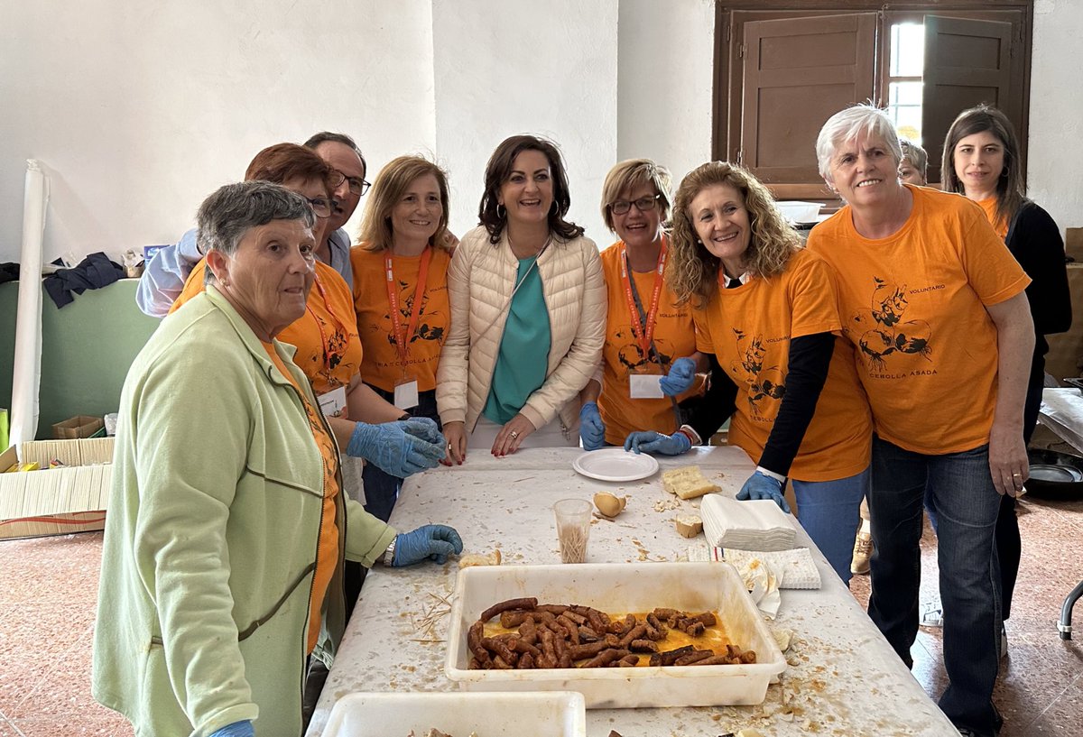PSOELaRioja's tweet photo. Feria de la Cebolla Asada de #Herce.
Un lujo de domingo con tantos amigos y compañeras.
#PrimeroHerce
#PrimeroLaRioja https://t.co/K7Fb770vxU