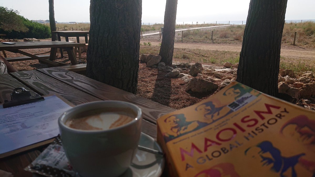 NunezBargueno's tweet photo. Feliz #DiaDelLibro ! Y de #SanJordi2023 Dos de estas fotos las tomé en mi rincón favorito de #Cataluña 💚 I do not know what my life would be like without #books! 📚🌹🐉🧘🏽♀️ #acadowntime #AcademicTwitter https://t.co/dMQqfNxrY2