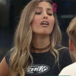 Captura de pantalla de la interfaz de Roobet mostrando juegos de casino y opciones de apuesta