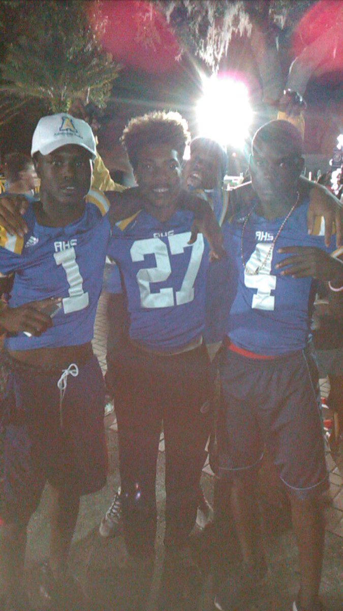 DaQBNightmare's tweet photo. Words cant explain ImWhen I seen Dis pop up on my screenalways been a great rolemodel and abetterbig brother onandoff the field I’m so proud of u bro I always told you I was him even when u doubted yurself remember u blocked thePunt u ran slow asf 😂 I’m proud of you big bra https://t.co/2VtbvTA9Xm
