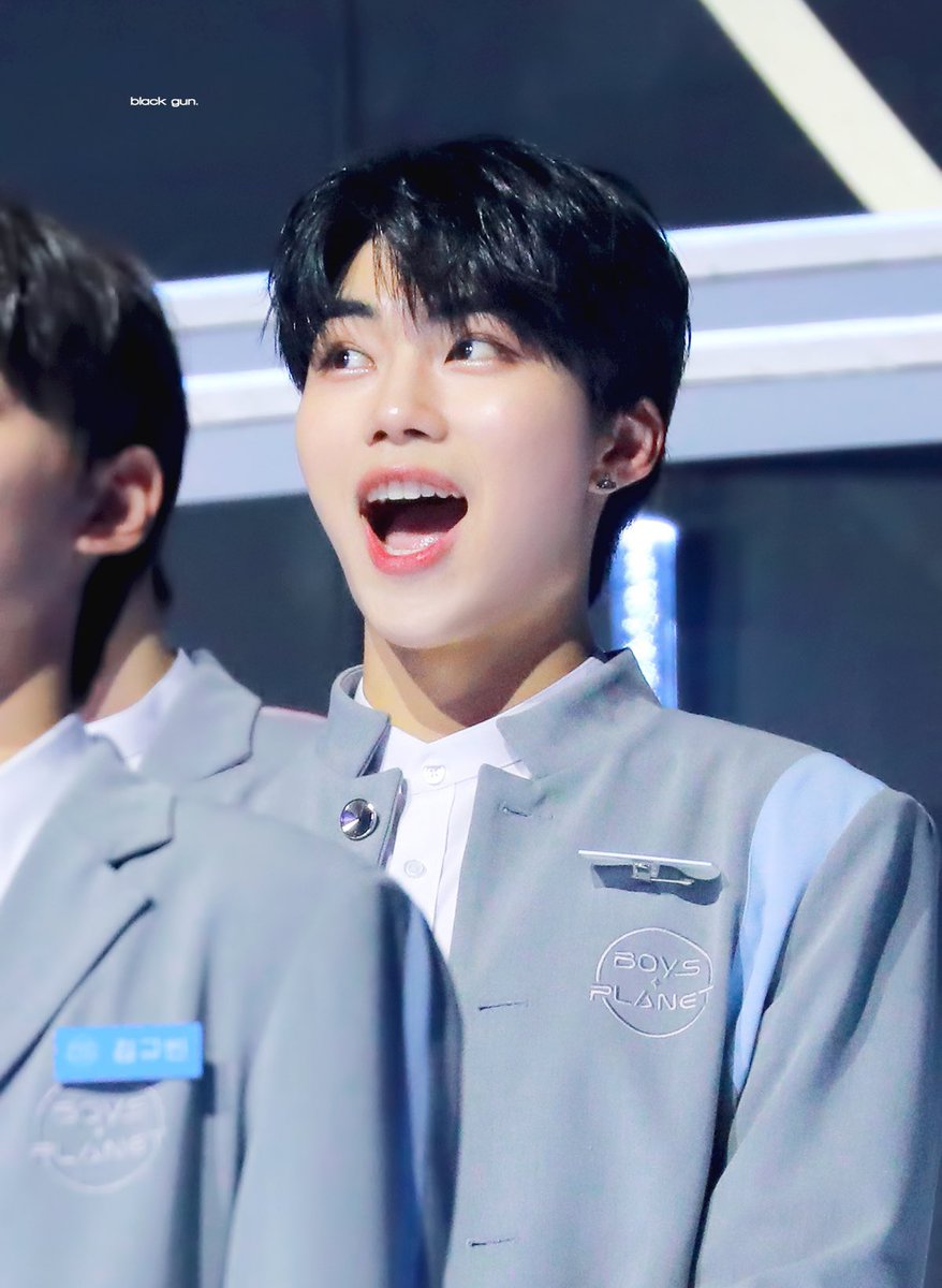 haobinsplanet's tweet photo. STOP THIS WAS LITERALLY THE CUTEST WHEN HE APPEARED ON THE BIG SCREEN https://t.co/GLusxwwB8K