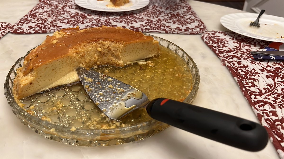 SaudeemFoco's tweet image. #PudimdeLeite
Hoje tivemos Pudim com “furinhos”.