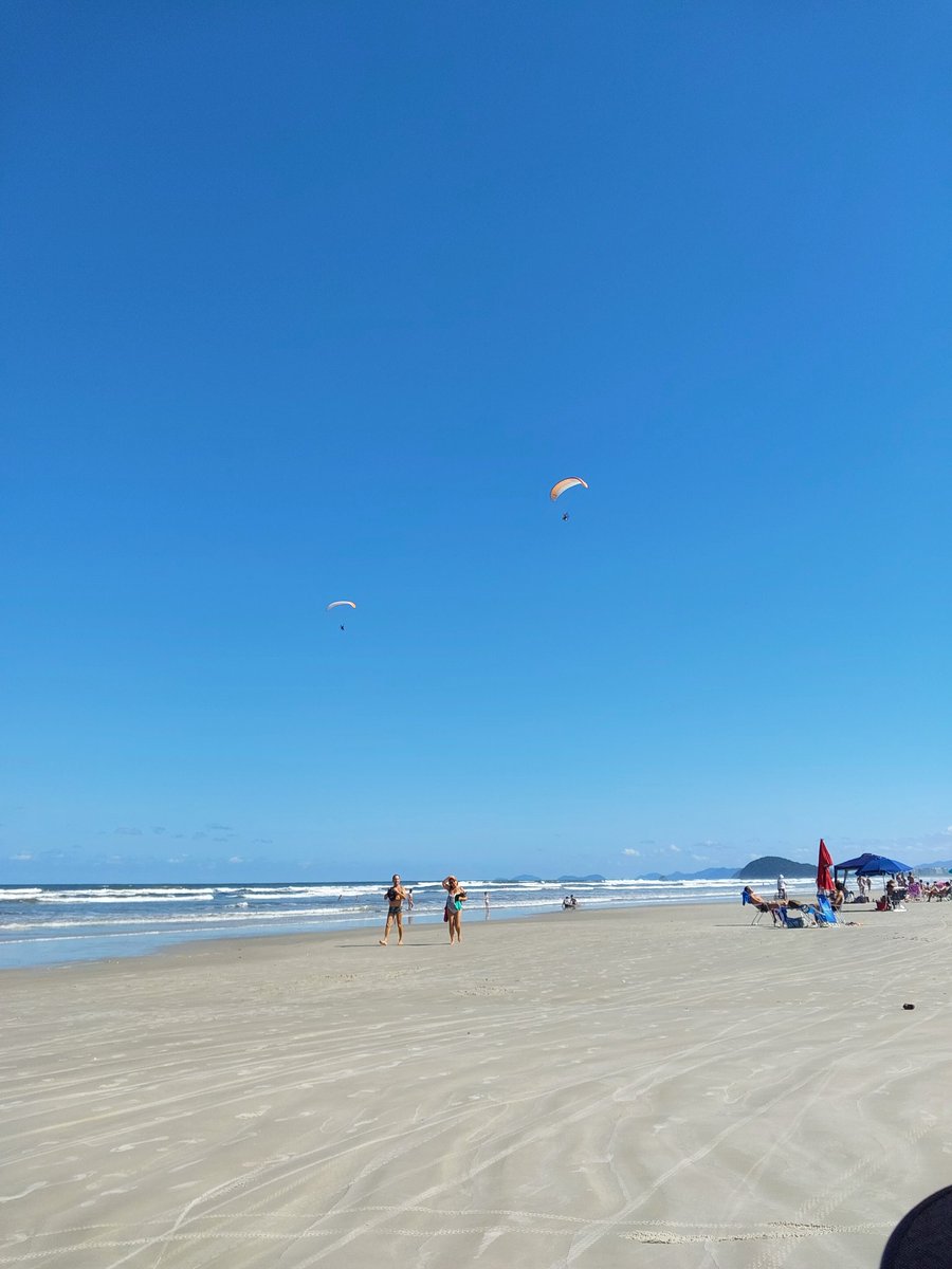 briefzil's tweet photo. Bertioga, Brazil.
-Cool beach
 -not crowded
 -perfect for the weekend (just 2h away from São Paulo)
- barbecue with friends (prime steak for 10 usd/kg) https://t.co/9U9AKwojLE
