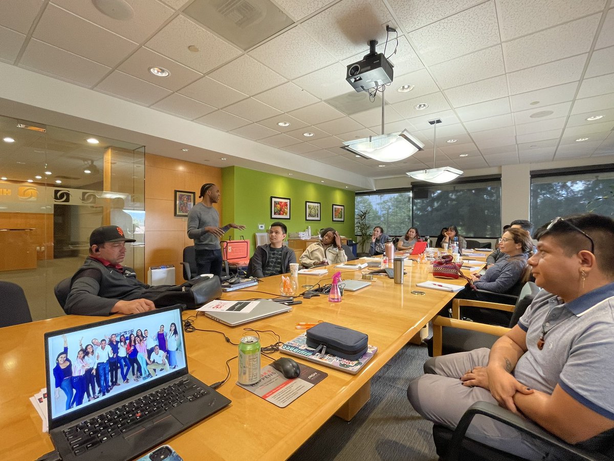 NLC_SV's tweet photo. That’s a wrap for April! We planned our graduation, got ready to organize with @332Ibew’s Alex Caraballo, picked up social media pointers from @barcelosknows, &amp; enjoyed Changemaker Spotlights with #NLCSV Alumni @SMCOETweet Trustee Hugo and @shawonj, CEO of @vocal_justice. #NLC https://t.co/4Upq4JhJAW