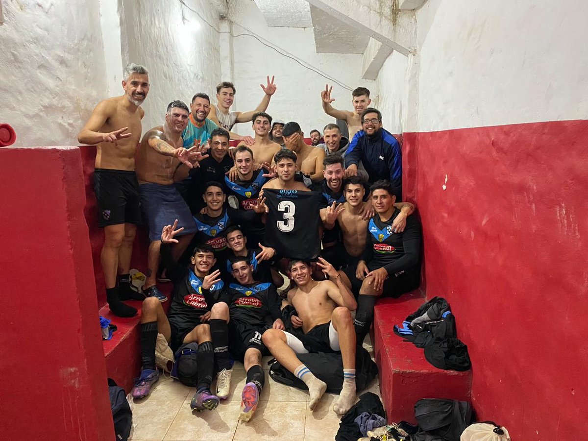 CSBelgrano's tweet photo. Belgrano ganando a lo Belgrano 🥚🥚

Dep. Huracán 2– Sp. Belgrano 3

Goles: PT, 7m Joaquín González, de penal (DH). ST, 9m Maximiliano Sánchez (DH); 37m Mayco Sarú; 44m Mayco Oliva, de penal (SB) y 52m Evair Magnini (SB)

Reserva: Huracán 1 – Sp. Belgrano 1 https://t.co/Y3GUjn7Vef