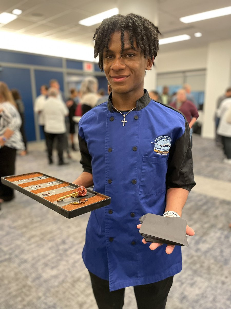 augustmartin_hs's tweet photo. August Martin’s Culinary scholars along with their teacher, Chef Hayes, had the honor of serving at this year’s Escoffier Society and Foundation of the Culinary Arts scholarship fundraiser with Chef Phil DeMaiolo https://t.co/wHzolprVPj