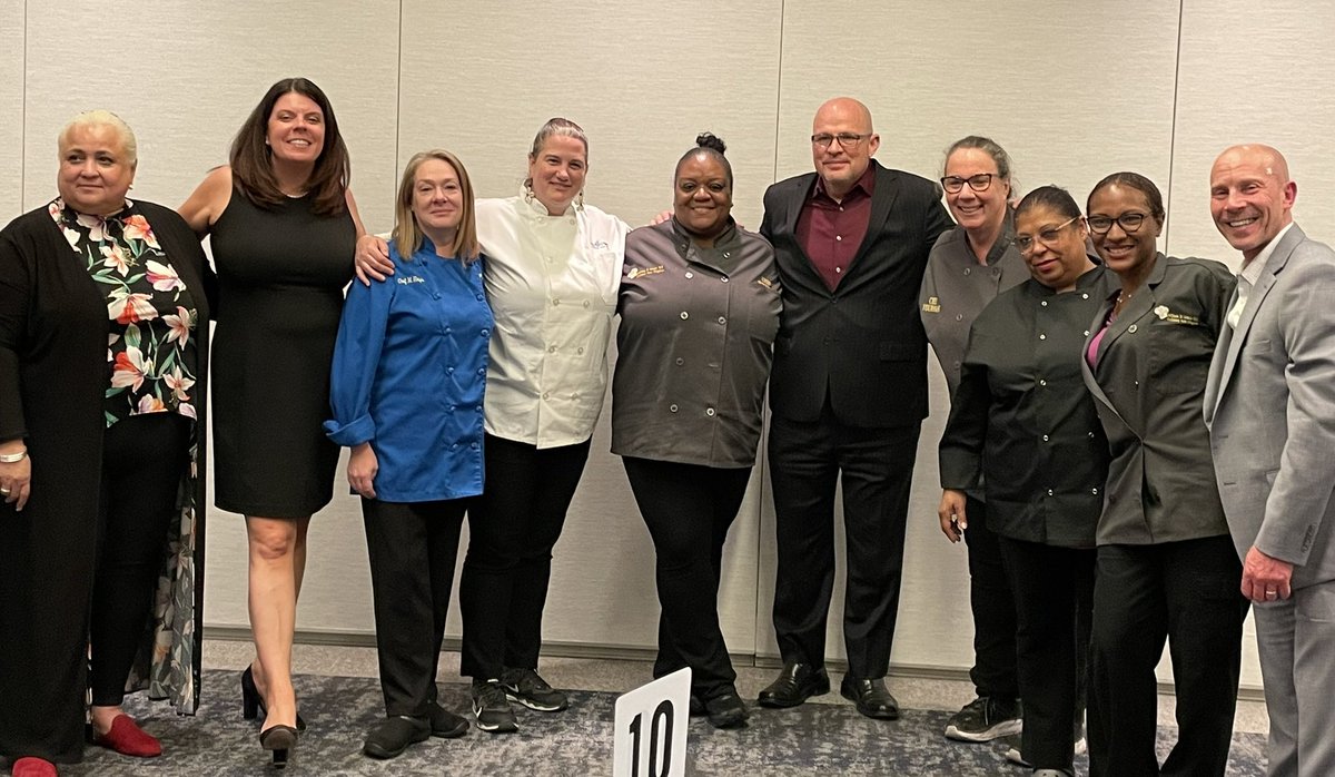 augustmartin_hs's tweet photo. August Martin’s Culinary scholars along with their teacher, Chef Hayes, had the honor of serving at this year’s Escoffier Society and Foundation of the Culinary Arts scholarship fundraiser with Chef Phil DeMaiolo https://t.co/wHzolprVPj