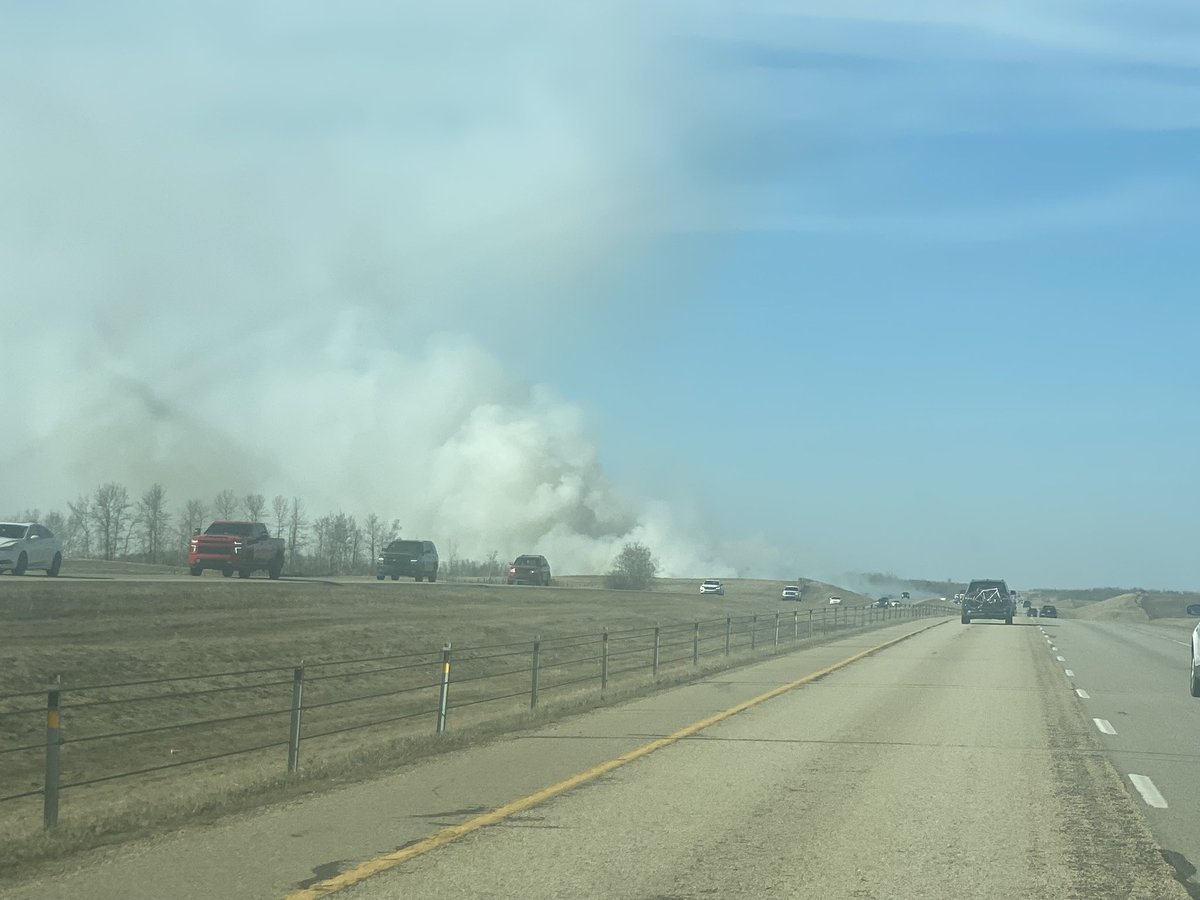 DionysusAthena's tweet photo. Travelling QE2 south before Ponoka, expect delays, big grass fire along the highway, one lane moving slow. Exit 462. Looks like there’s gas lines in that field. #staysafe #abfire #thankafirefighter #useyourashtray #ashholes https://t.co/0zbI1atSfu