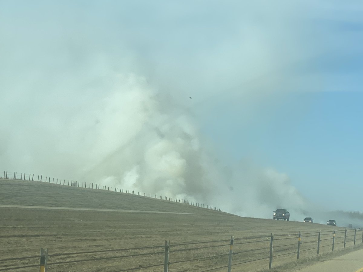 DionysusAthena's tweet photo. Travelling QE2 south before Ponoka, expect delays, big grass fire along the highway, one lane moving slow. Exit 462. Looks like there’s gas lines in that field. #staysafe #abfire #thankafirefighter #useyourashtray #ashholes https://t.co/0zbI1atSfu