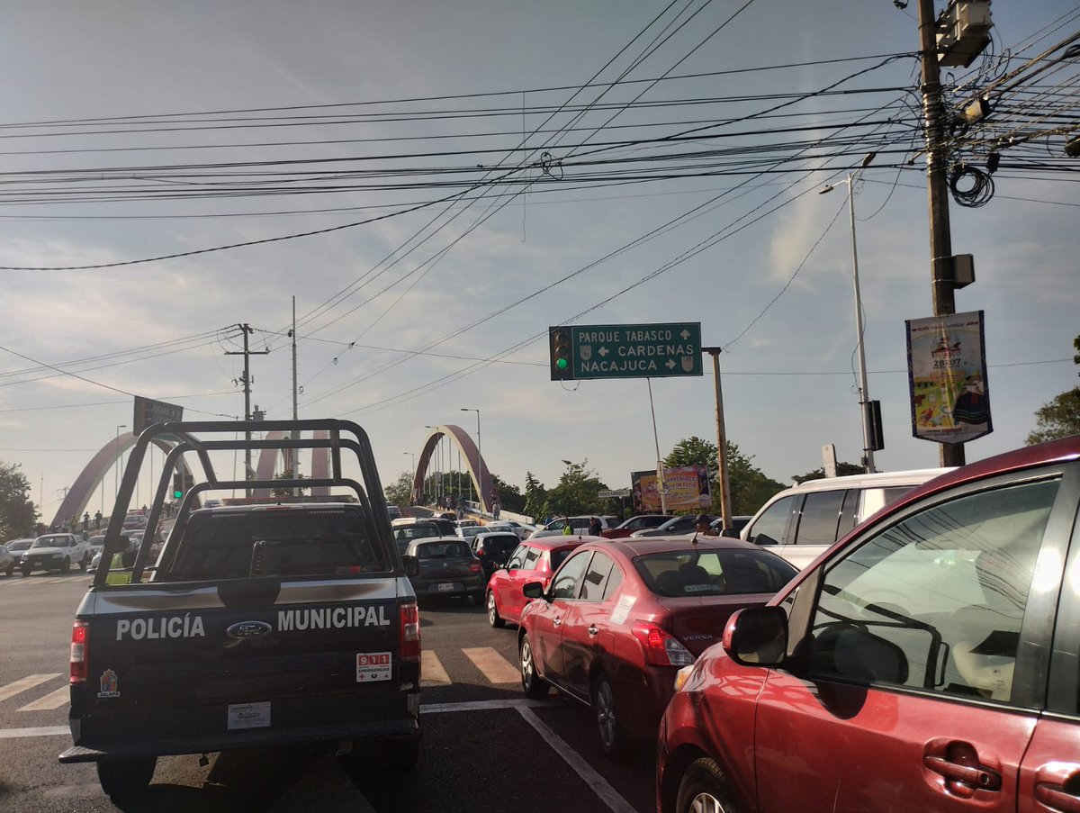 XEVATabasco's tweet image. A pie o en vehículo, los ciudadanos acuden al tercer día de la #FeriaTabasco2023 en el #ParqueTabasco
