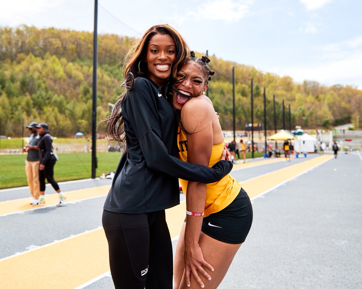 AppTF_XC's tweet photo. We’re thrilled we could welcome back our alumni for the #AppStateOpen and #AlumniSocial! Once a Mountaineer, always a Mountaineer!
#GoApp https://t.co/D5oHTFfNOC
