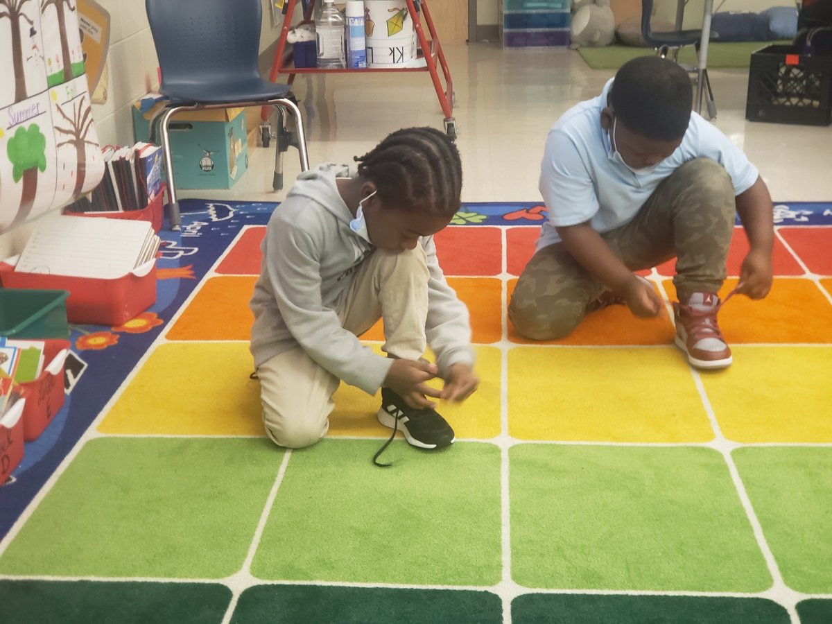 TheKeyes2Kinder's tweet photo. Kindergarten Shoe Tying Contest👟✔️🎖️
The little things that are BIG! • #settingthefoundation
#kindergarten #milestones @APSHAES https://t.co/1VorIUjCPK