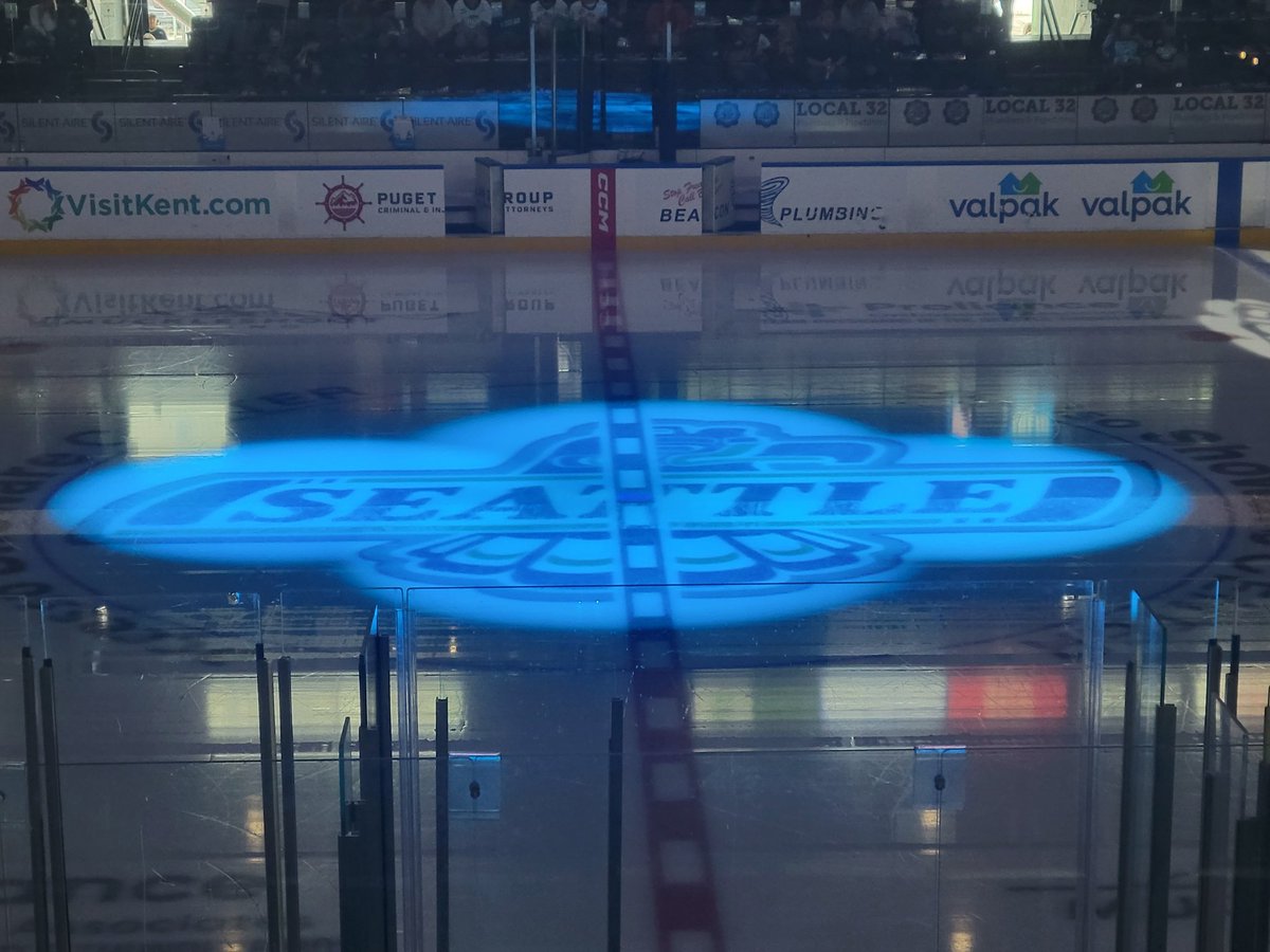 atsirkuw's tweet photo. How do we celebrate our 6 year anniversary? With @SeattleTbirds playoff hockey! #GoBirds #LetsFly #WHLPlayoffs https://t.co/DRMZx0xwJF