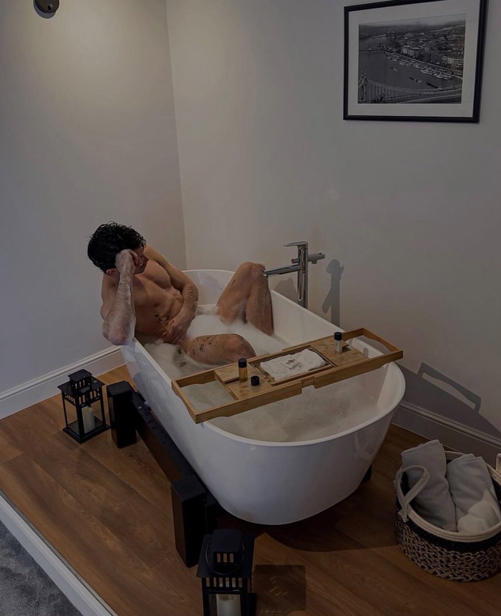 Fu_3JGfWAAMP6Kc?format=jpg&name=medium