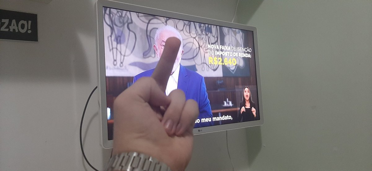 VAI INTERROMPER A TRAMSIMISSÃO DE OUTRO, VELHO BROXA DO KRL
