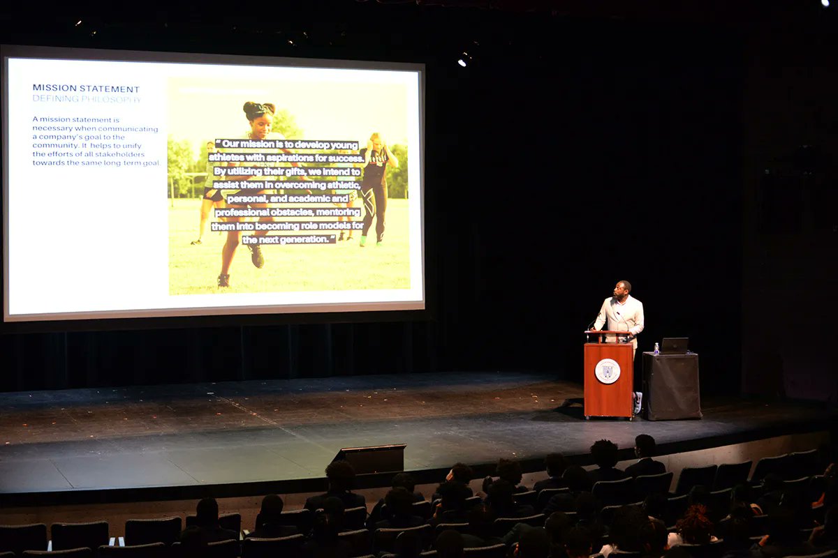 SMCS1852's tweet photo. #ICYMI The first CIS Black Student Conference made its debut at SMCS last week! Students and staff in attendance heard from two keynote speakers and were able to take part in a variety of workshops throughout the day.
https://t.co/cLxjwLHMEd 
#teachmeGDK https://t.co/LIcpiyZ6sY