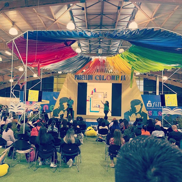 Ayer 29 de abril, el equipo de Primera Infancia, Infancia y Adolescencia de la <a href="/dirpoblaciones/">Dir. Poblaciones</a> abrió las jornadas del <a href="/mincultura/">MinCultura Colombia</a> en la <a href="/FILBogota/">FeriadelLibroBogotá</a> con el taller "¡Aggg! ¡Brrr! ¡Sdsss! ¿Qué hay antes de la lengua? Un espacio que puso a disfrutar de los sonidos de la voz propia.