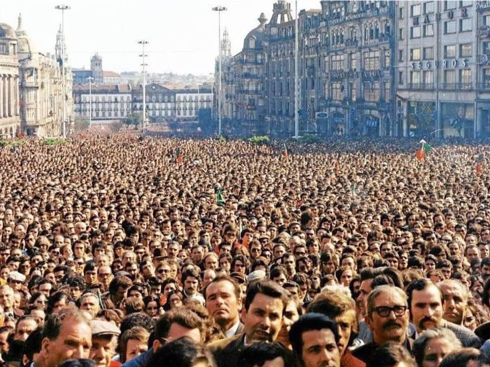 1 de Maio de 1974 no Porto

📷Sérgio Valente