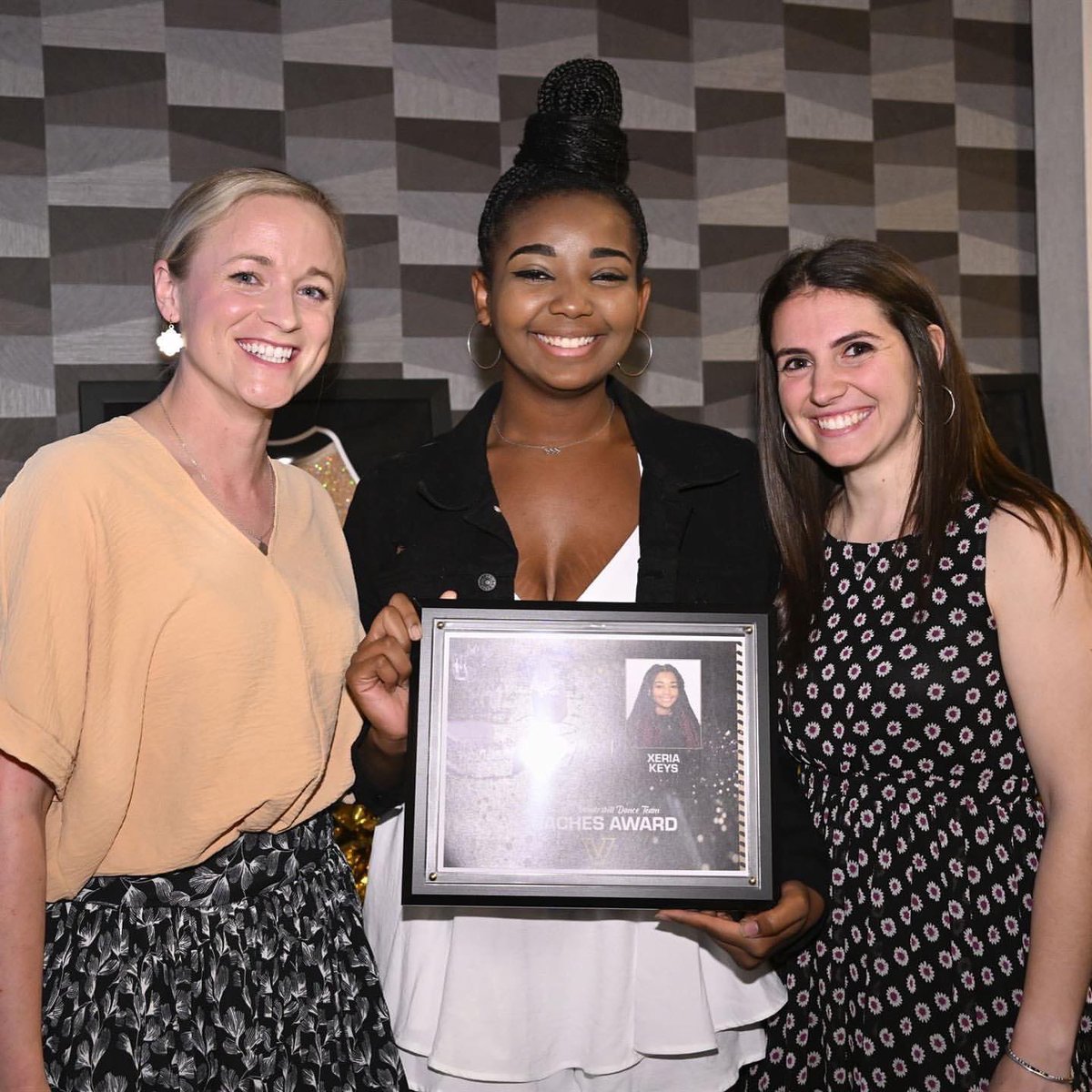 VandySpirit's tweet image. 🎉Congratulations to our 2022-2023 Vanderbilt Dance Award Winners 🎉

⭐️ Rookie of the Year: Avery Carter
⭐️ Veteran of the Year: Macy Scott
⭐️ Coaches Award: Xeria Keys
⭐️ Best All Around: Macy Scott

#AnchorDown • #VandyDance • #OTOT