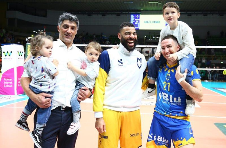 thevolleynews's tweet photo. Ultima al PalaPanini per Andrea Giani: "Tornare a Modena? La vedo difficile" (VIDEO)
https://t.co/yDdkcPiAt9

#VolleyNews #AndreaGiani #ModenaVolley #NicolaSalsi #PlayOff5Posto #SalvatoreRossini #SuperlegaMaschile https://t.co/BEHAU8Olja