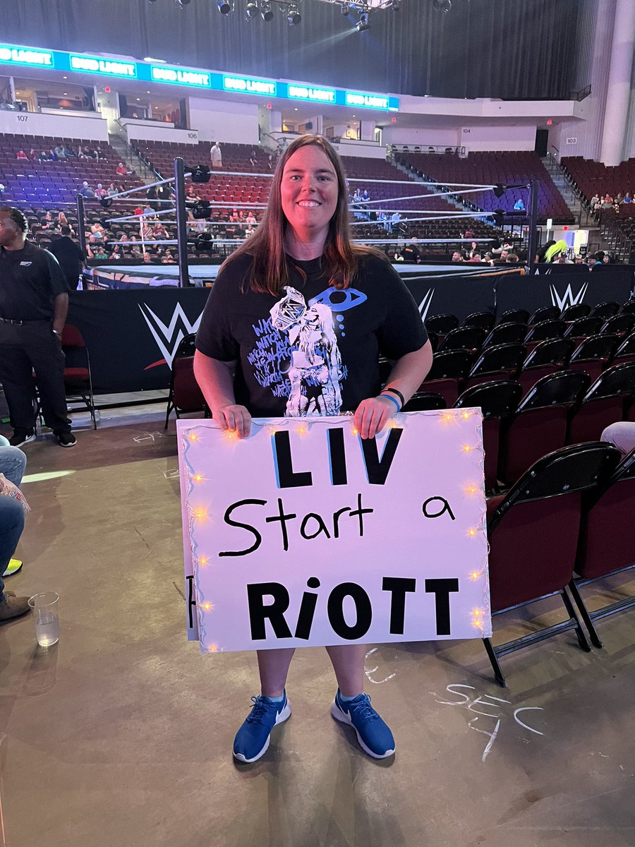 LLCoolBran22's tweet photo. Ready to see my favorite! @YaOnlyLivvOnce #WWEBossierCity https://t.co/mrbds2Txb2