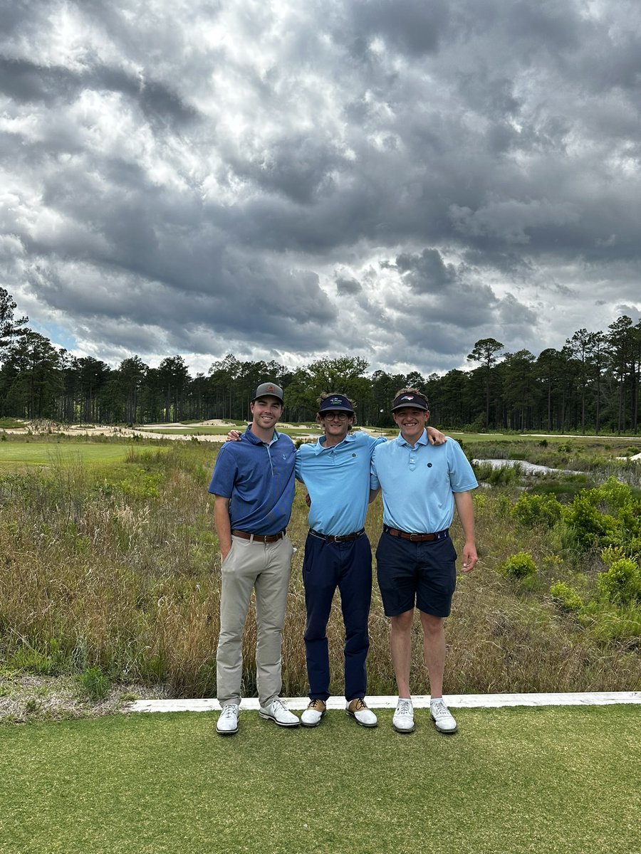 ParkerBTurf's tweet photo. Congaree Golf Club today with Harrison Rothwell and Ian Cherry! Great way to end the school year. David Barrett and staff does a hell of a job out here. https://t.co/1j8Az7bLZ1