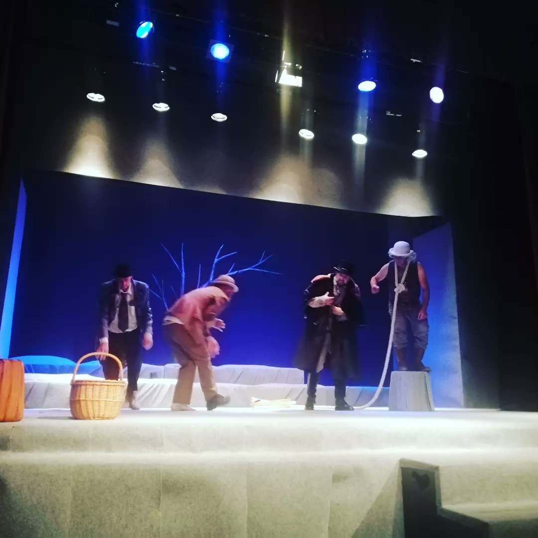 IMPRESCINDIBLE. 
Tot esperant Godot de Samuel Beckett, a càrrec de #teatredemergencia, direcció de <a href="/eudaldcasals/">eudald casals</a>, amb David Sadurní, Jordi Perpinyà, Eduard Teixidó, Pere Daura i Dídac Clarí
#teatre #cultura #ribesdefreser #vallderibes