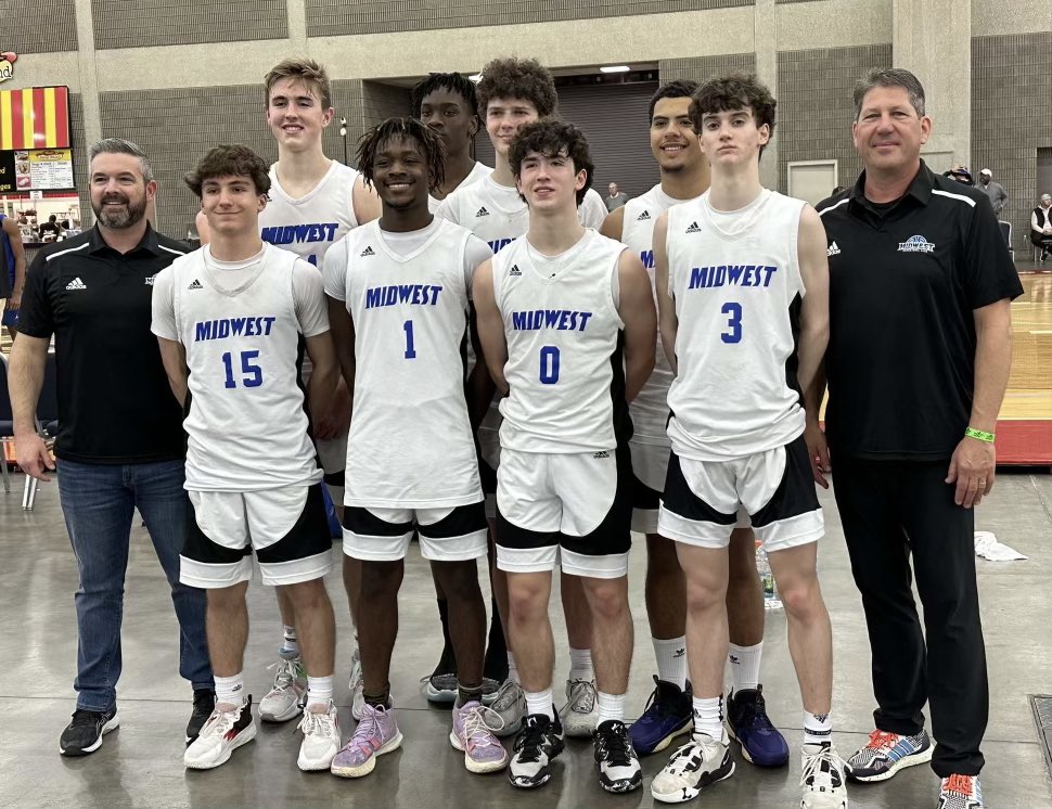PumasMid's tweet image. These kids are tough finishing 4-0 in session 2 of @ny2labasketball circuit at the Grassroots Showcase in Louisville, Kentucky. 💪🏻💪🏻 

🔥2025 NY2LA🔥

🔹MIDWEST BASKETBALL CLUB 2025 McELROY🔹 

@MBCgrassroots @MidwestBBClub @ggilliland12 @Ohio_Basketball