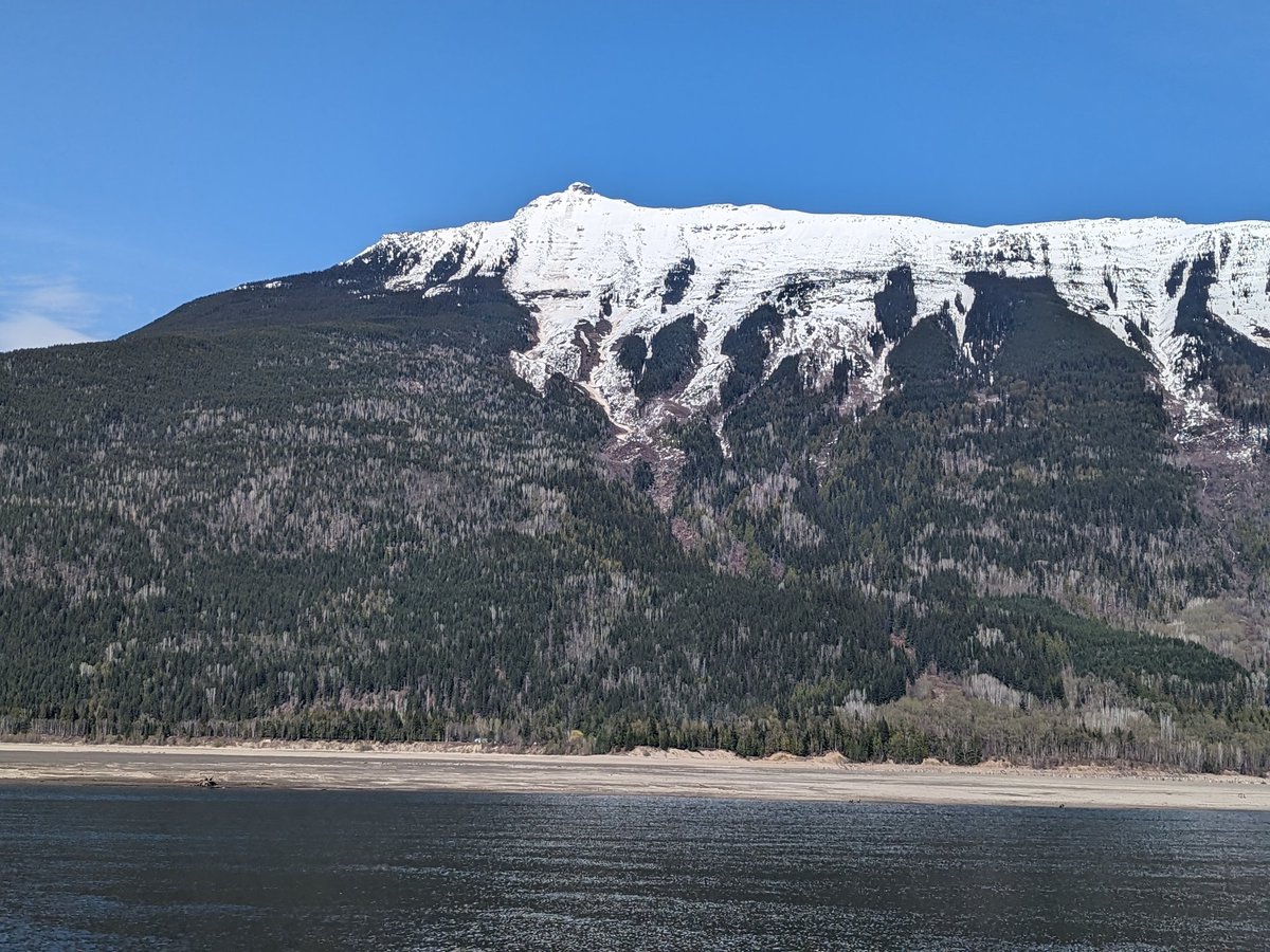 MuketyMuk's tweet photo. #Greenslide #Avalanche  moving down hill south of #Revelstoke  more than halfway down the mountain and it's still going. Started just below the highest point. Not sure if it'll make it to the valley bottom. It's snaking it's way down. Warm sunny.  #BCStorm https://t.co/sylCAEdDBO