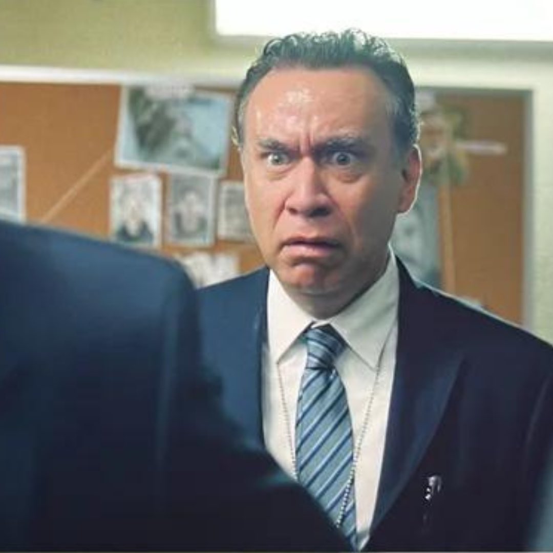 CaseyGates's tweet photo. My toddler watching             Me:
me break a piece of
their snack bar 
instead of handing 
them the entire thing: https://t.co/SVbzYXj651