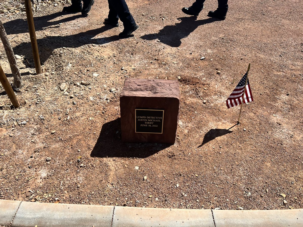 chiefjasonpotts's tweet photo. It was an honor to participate with our @CityOfLasVegas staff & several Deputy City Marshals on the unveiling of these memorial boulders for our fallen heroes in southern Nevada - Det. Terry, Ofc. Thai & USMS Court Ofc. Gomez at Police Memorial Park.#NeverForgotten #copscount 🙏🏻. https://t.co/z1oKkP2lYJ