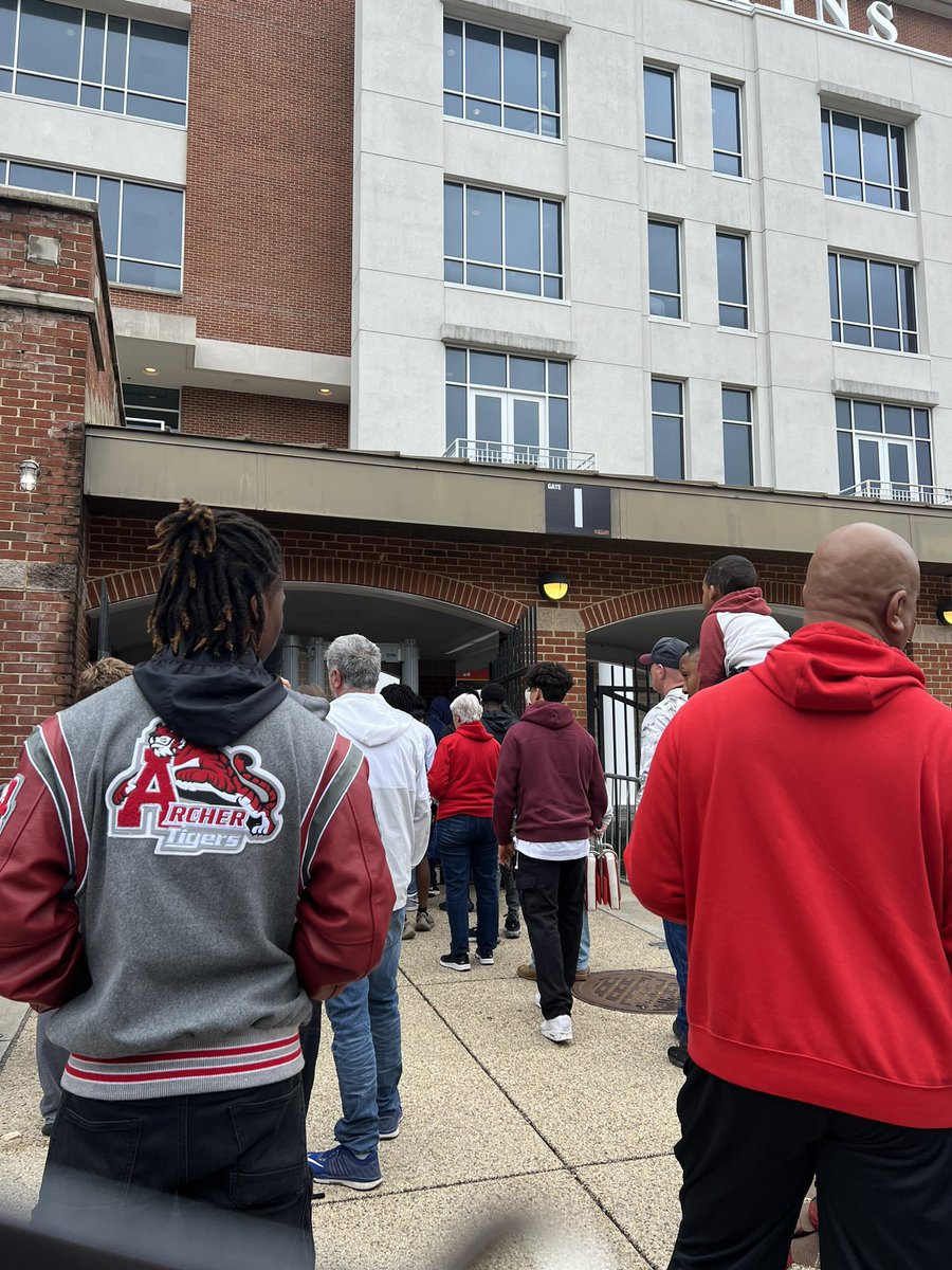 LarrellSharp's tweet photo. Thank you @lancethompson_ for inviting me to watch the spring game yesterday and enjoy the campus with my family, we enjoyed our time with the Terps🐢@_Coach_Williams @Coach_Smith547 @coachbrax10  @TerpsFBRecruit  @coachjthomas11 @PaolucciPG https://t.co/kRZv5ir78t